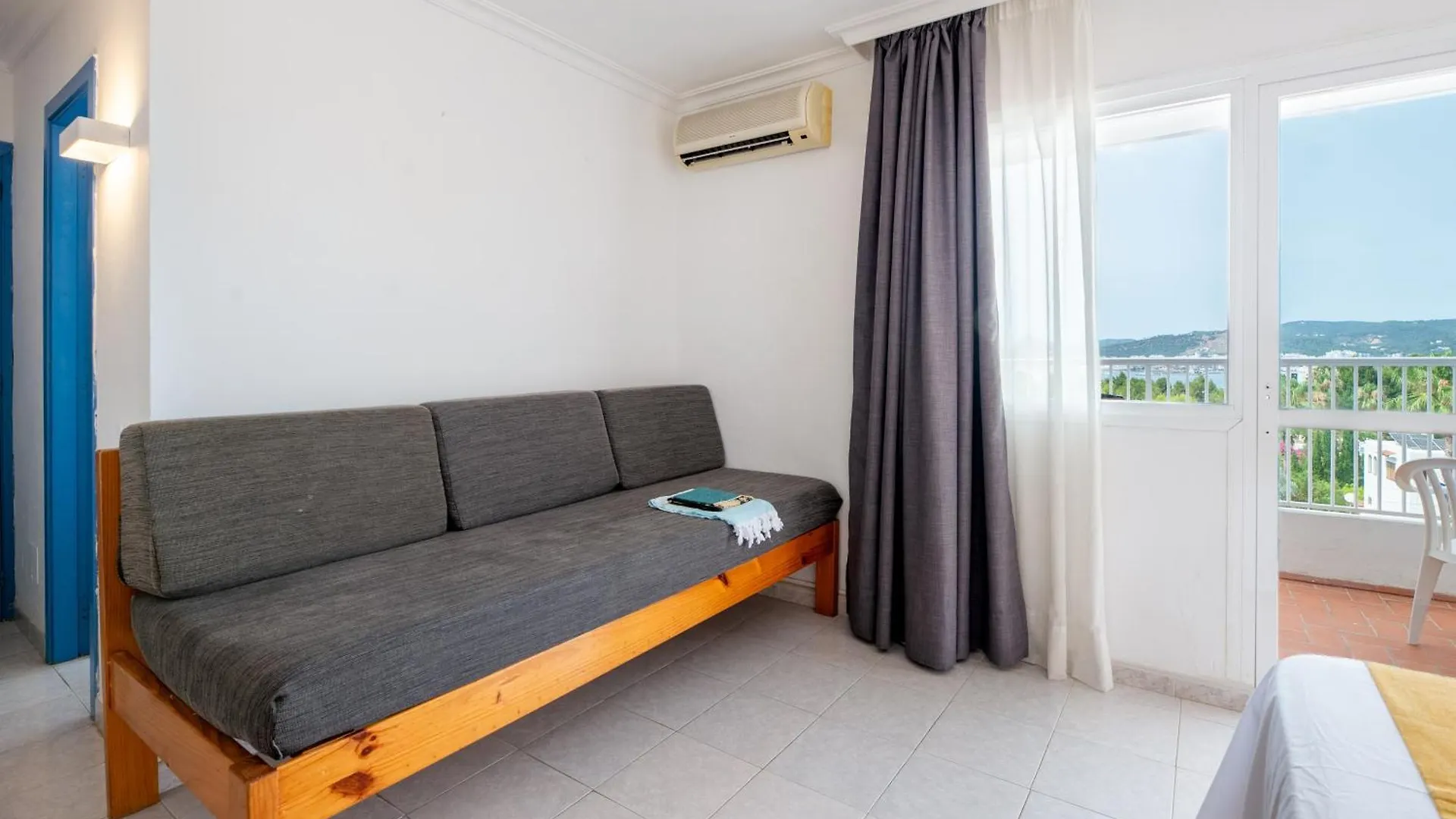 Hotel Apartamentos Vibra Monterrey Сан-Антонио-Абад 2*,  Испания