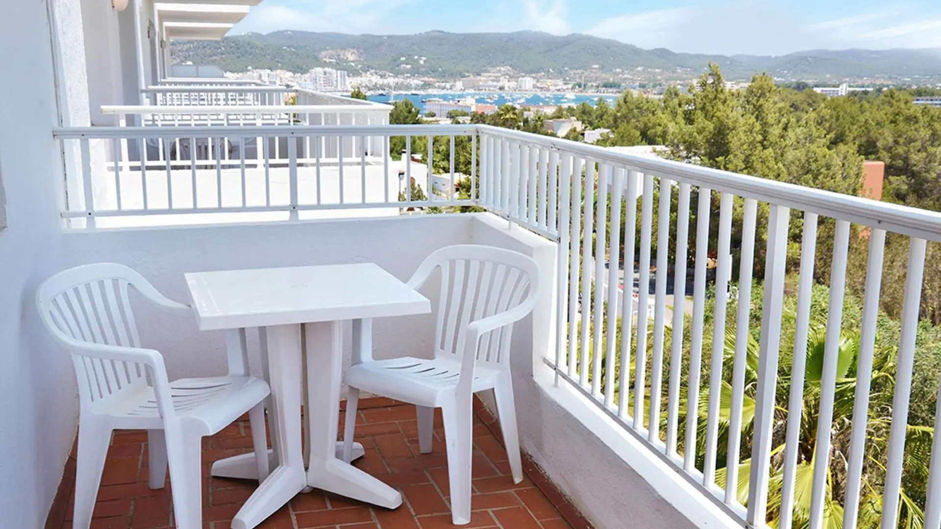 Апарт-отель Hotel Apartamentos Vibra Monterrey Сан-Антонио-Абад